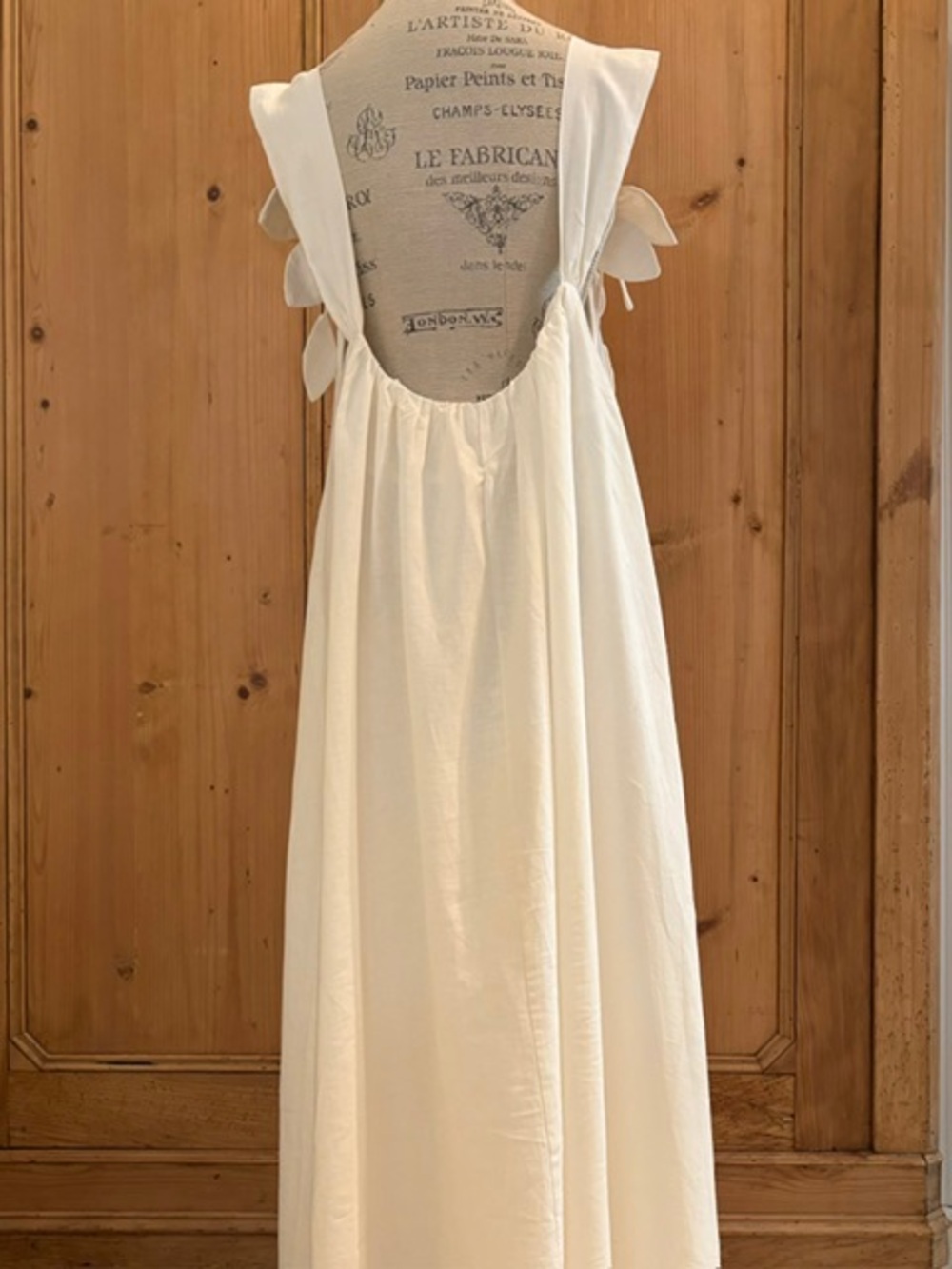 FARM Rio White Floral Details Midi Dress - Picture 7 of 9